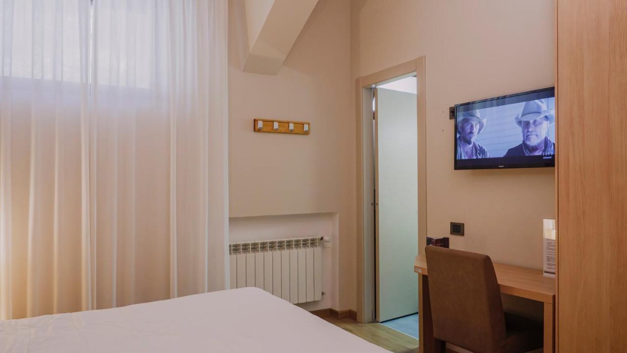 אסרגי Hotel Nido Dell'Aquila מראה חיצוני תמונה