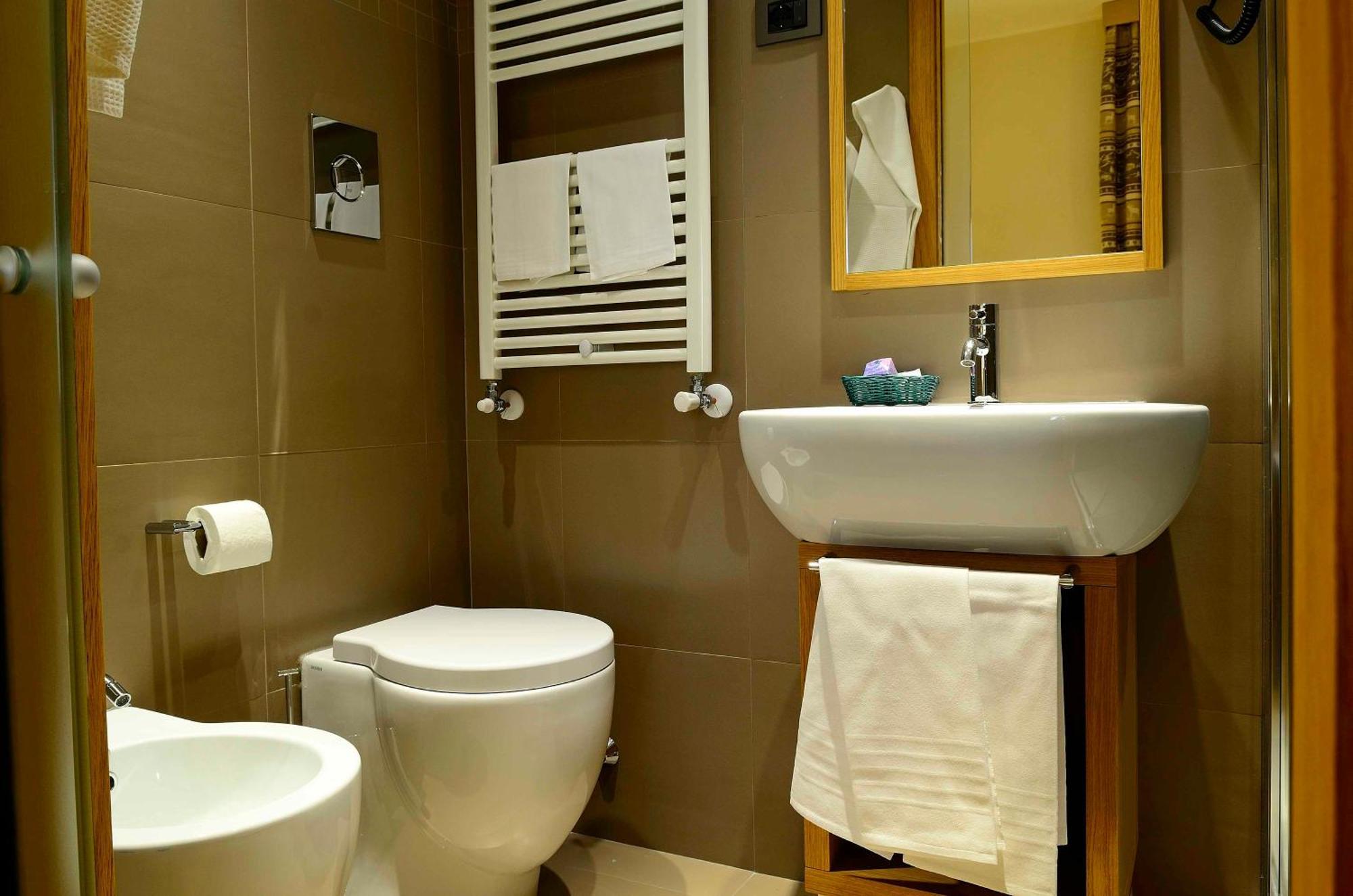 אסרגי Hotel Nido Dell'Aquila מראה חיצוני תמונה