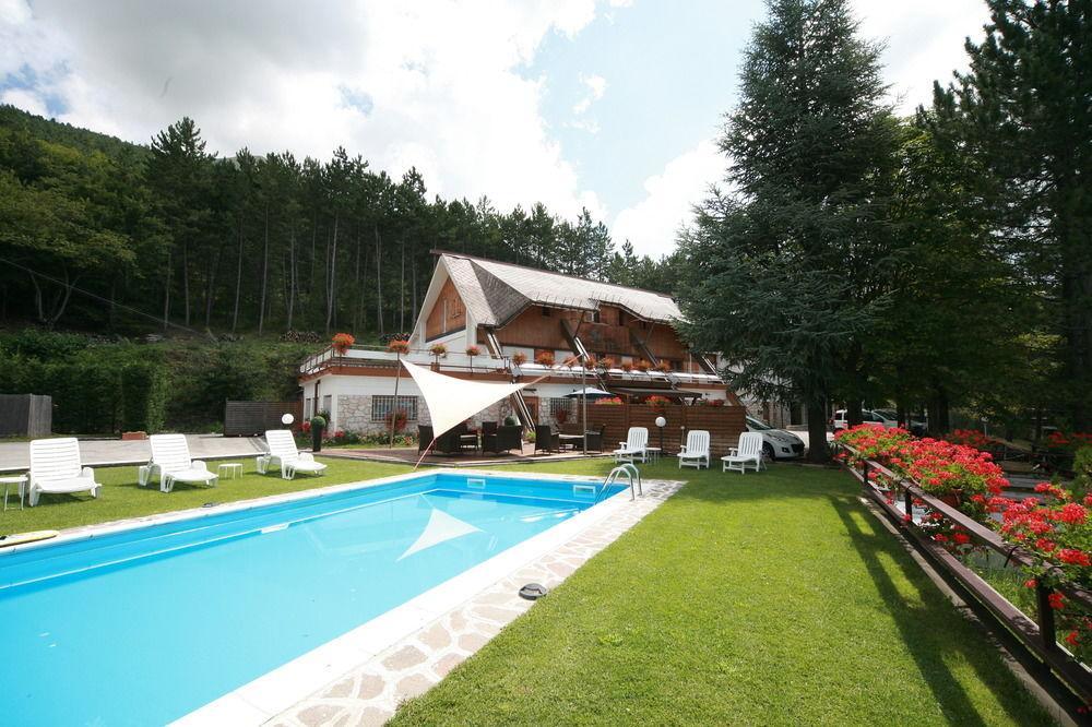 אסרגי Hotel Nido Dell'Aquila מראה חיצוני תמונה