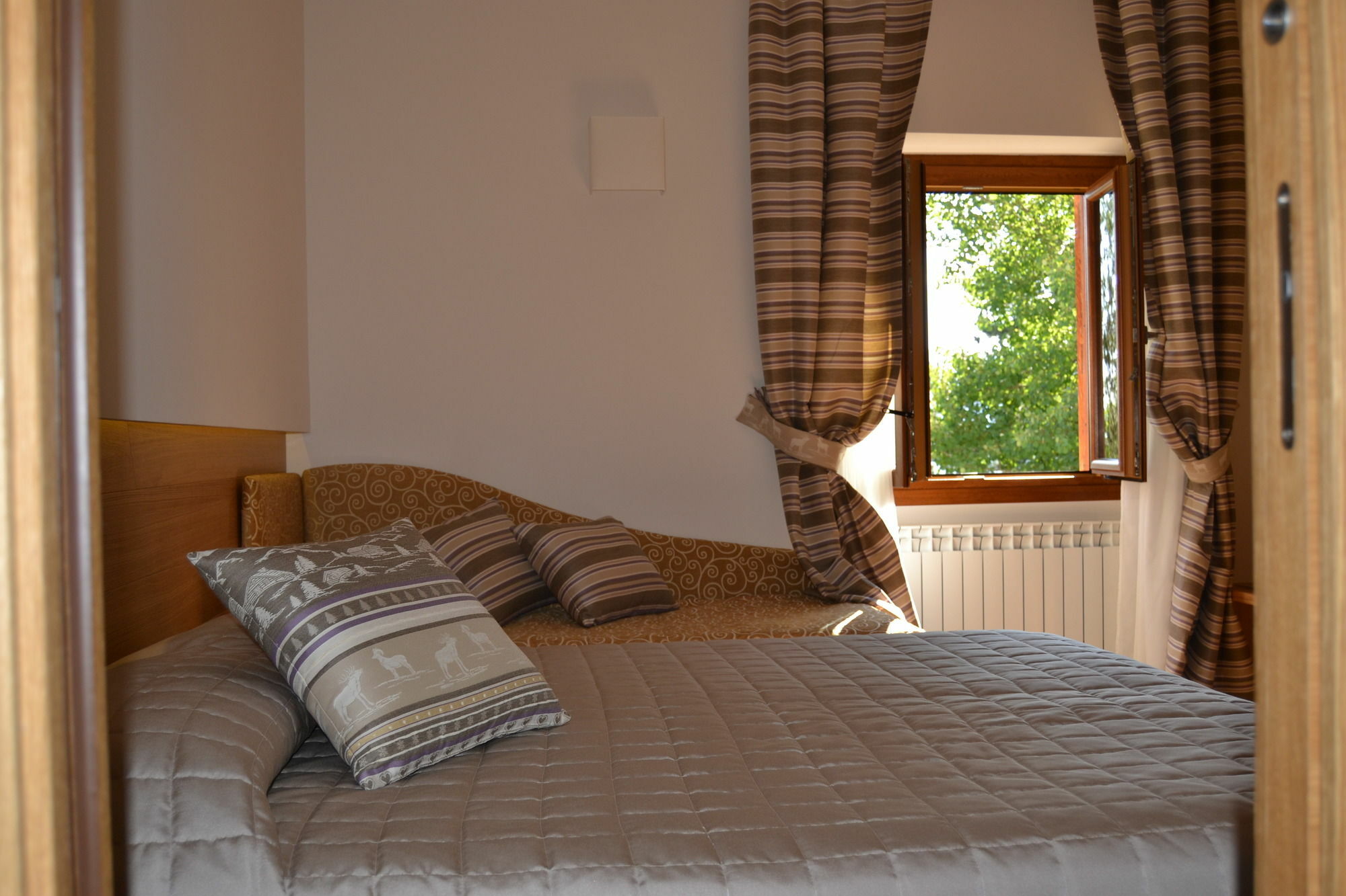 אסרגי Hotel Nido Dell'Aquila מראה חיצוני תמונה